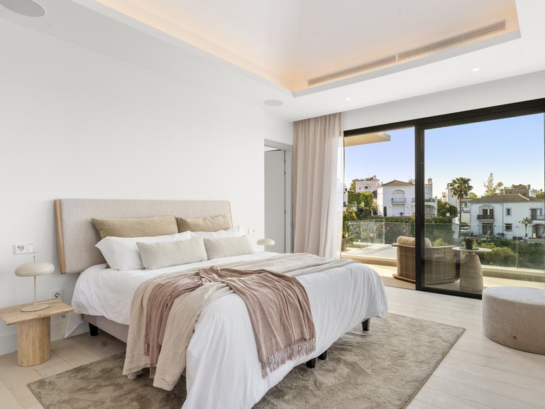 Villa for Sale in Estepona, Malaga 14