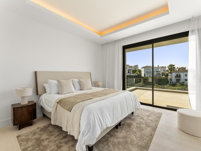 Villa for Sale in Estepona, Malaga 9