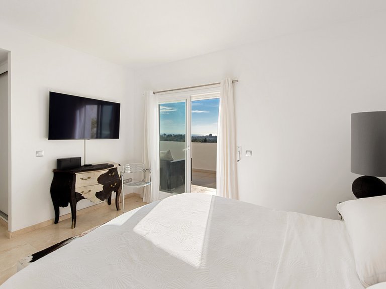 Apartment for Sale in Nueva Andalucía, Malaga 22