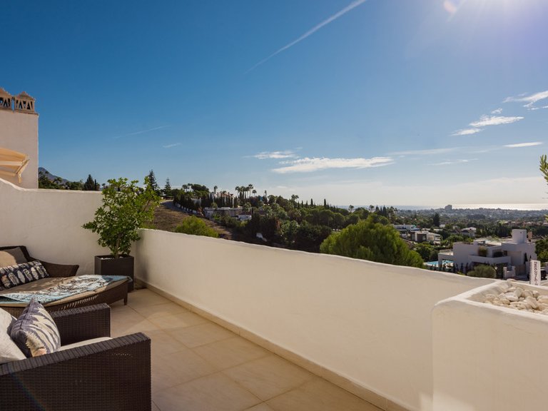 Apartment for Sale in Nueva Andalucía, Malaga 25