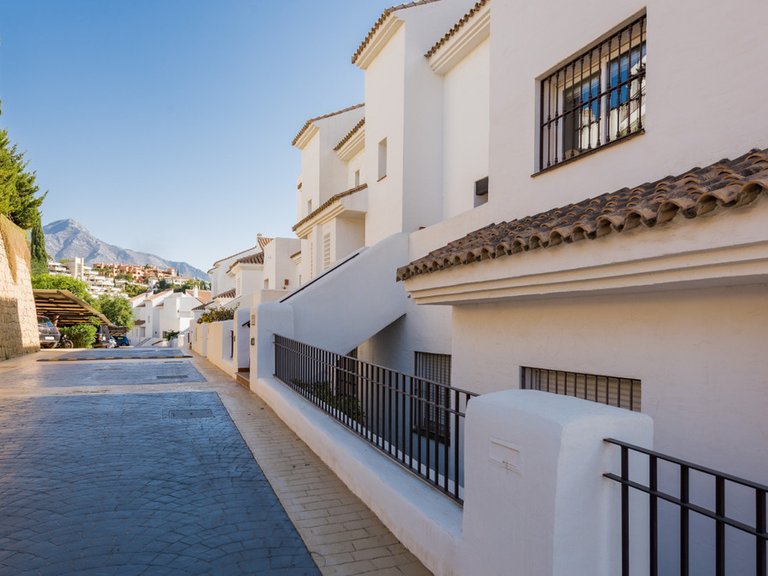 Apartment for Sale in Nueva Andalucía, Malaga 27