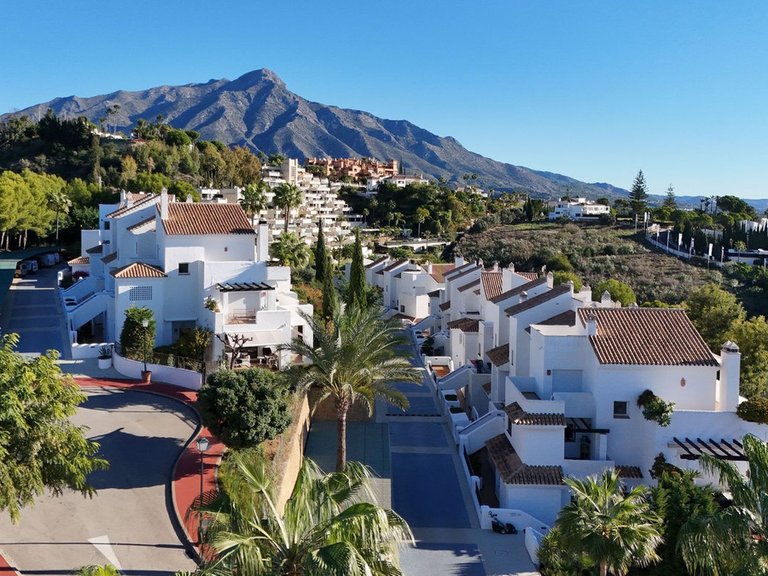 Apartment for Sale in Nueva Andalucía, Malaga 35