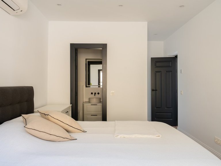 Villa for Sale in Casares, Malaga 9