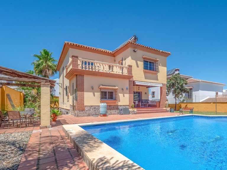 Villa for Sale in Alhaurín El Grande, Malaga 1