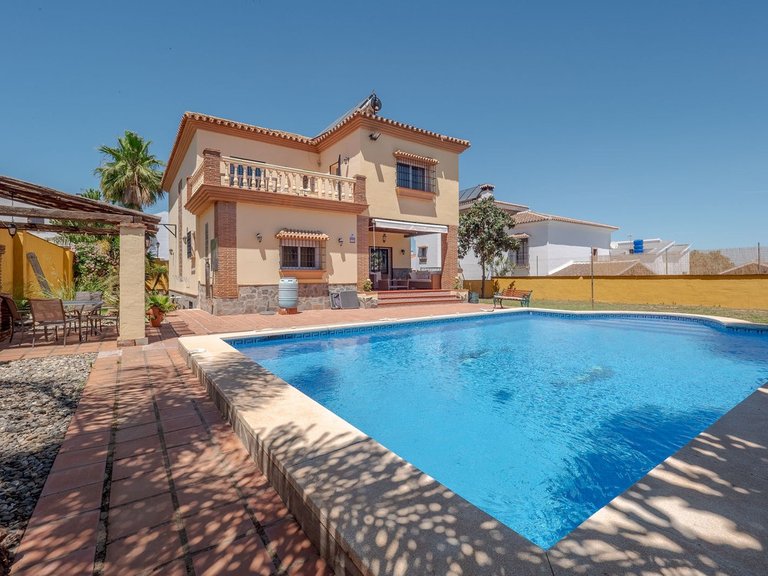 Villa for Sale in Alhaurín El Grande, Malaga 35