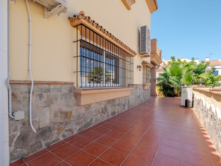 Villa for Sale in Alhaurín El Grande, Malaga 41