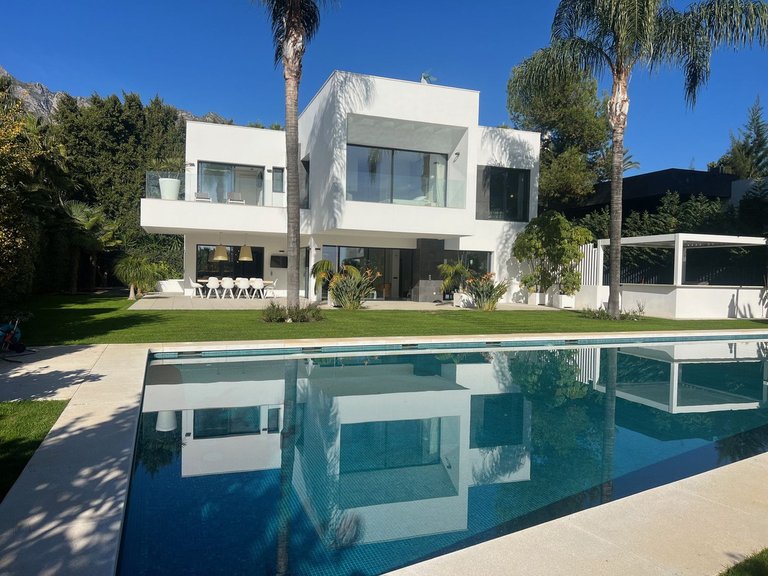 Villa for Sale in Nagüeles, Malaga 1