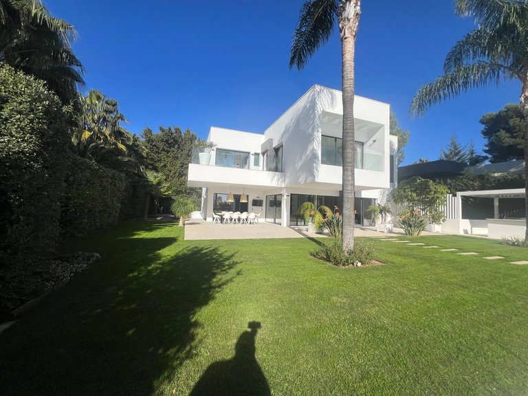Villa for Sale in Nagüeles, Malaga 19