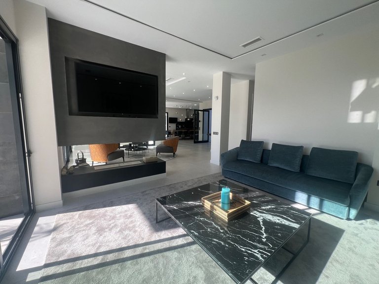 Villa for Sale in Nagüeles, Malaga 28
