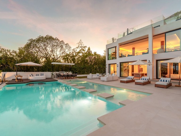 Villa for Sale in Costa del Sol Marbella, Malaga 1