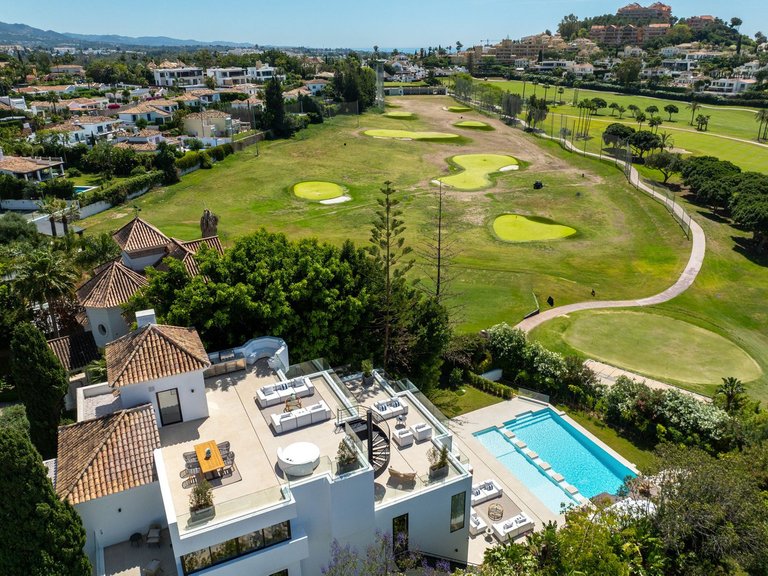 Villa for Sale in Costa del Sol Marbella, Malaga 4