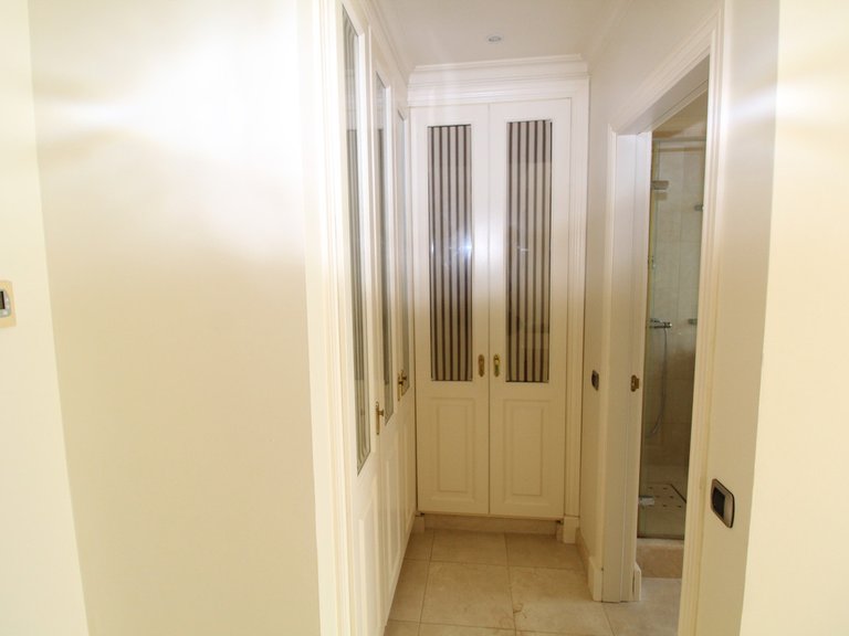Villa for Sale in The Golden Mile, Malaga 11