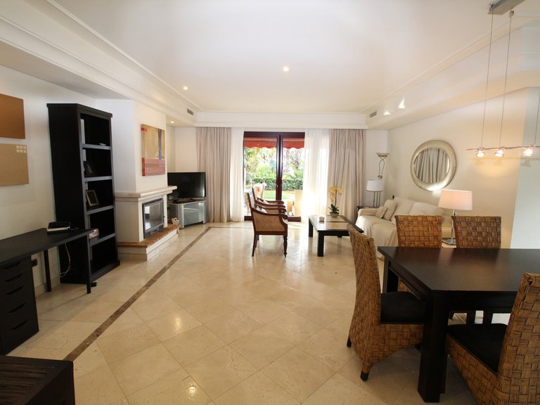 Villa for Sale in The Golden Mile, Malaga 13