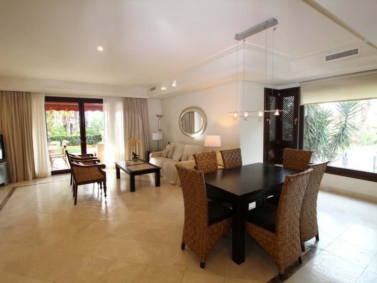 Villa for Sale in The Golden Mile, Malaga 16