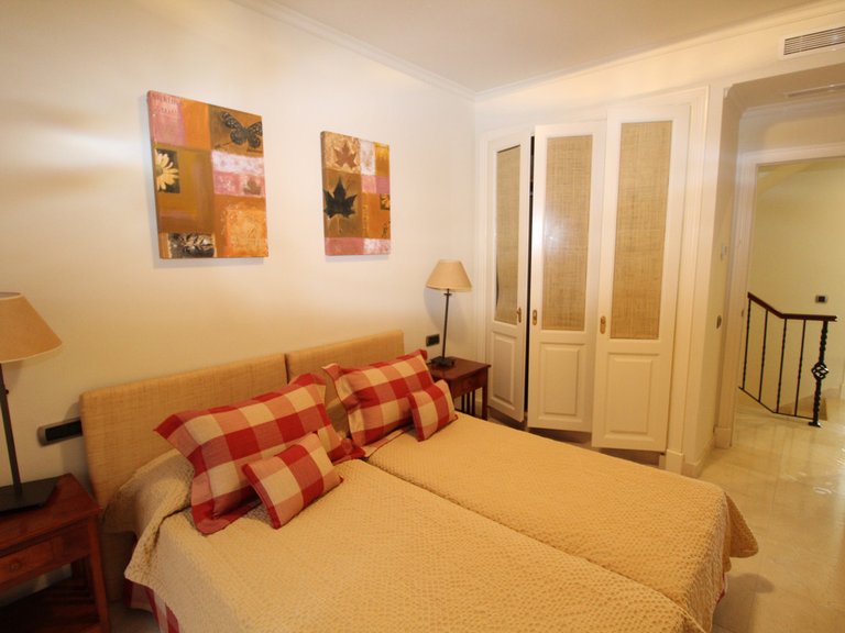 Villa for Sale in The Golden Mile, Malaga 19