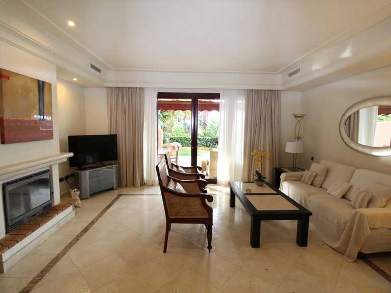 Villa for Sale in The Golden Mile, Malaga 2