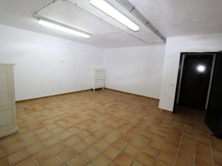 Villa for Sale in The Golden Mile, Malaga 23