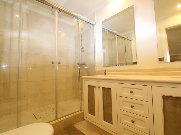 Villa for Sale in The Golden Mile, Malaga 24
