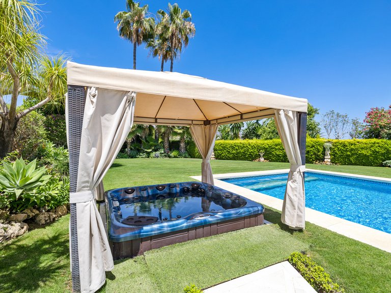 Villa for Sale in Costa del Sol Nueva Andalucía, Malaga 21