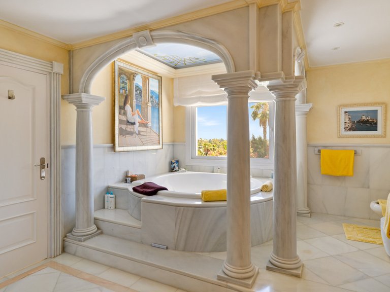 Villa for Sale in Costa del Sol Nueva Andalucía, Malaga 32