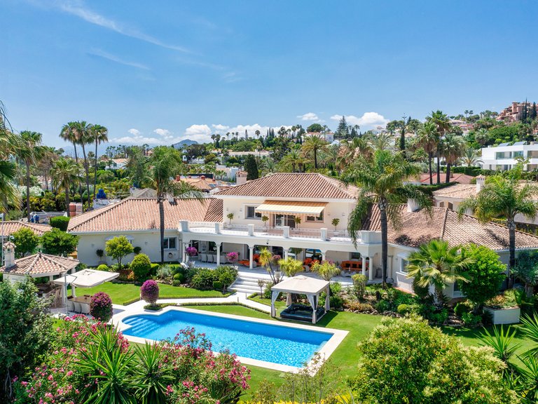 Villa for Sale in Costa del Sol Nueva Andalucía, Malaga 5