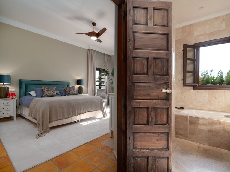 Villa for Sale in San Pedro De Alcántara, Malaga 24