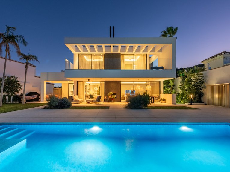 Villa for Sale in Cerros Del Aguila, Malaga 1