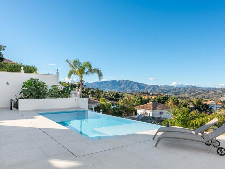 Villa for Sale in Cerros Del Aguila, Malaga 37