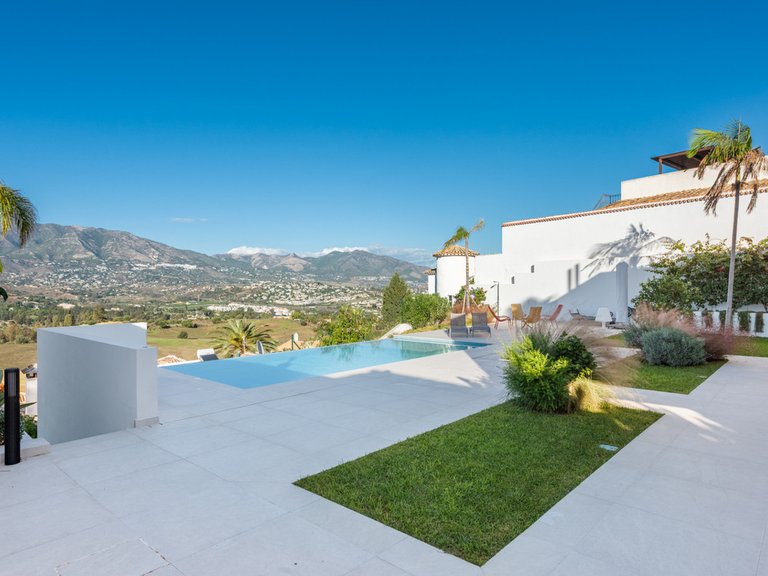 Villa for Sale in Cerros Del Aguila, Malaga 38