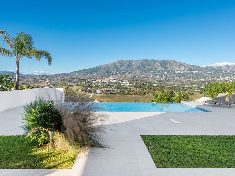 Villa for Sale in Cerros Del Aguila, Malaga 39