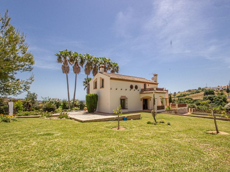 Villa for Sale in La Cala De Mijas, Malaga 1