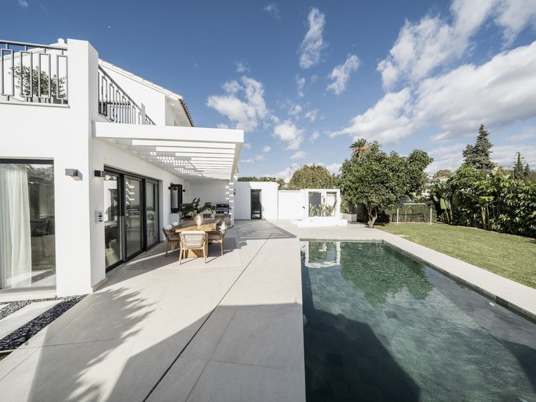 Villa for Sale in Costa del Sol Marbella, Malaga 1