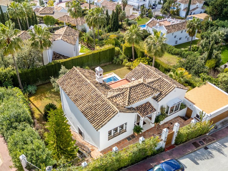 Villa for Sale in Istán, Malaga 1