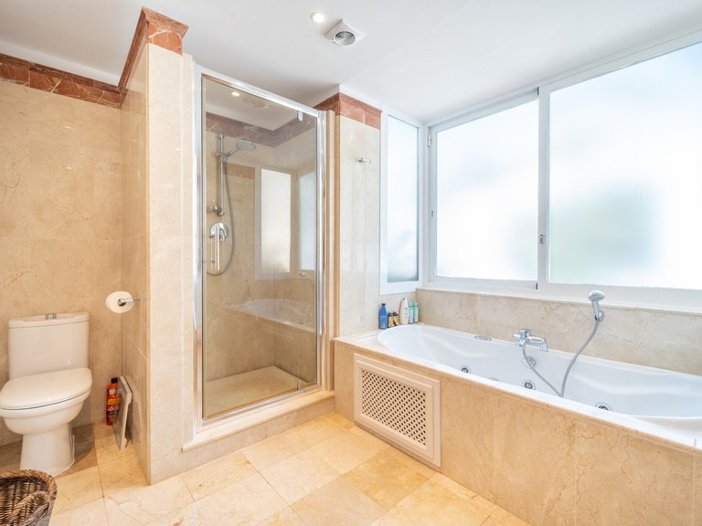 Villa for Sale in Istán, Malaga 10