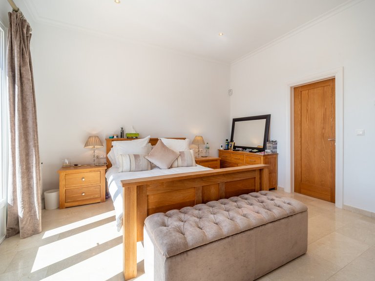 Villa for Sale in Istán, Malaga 11