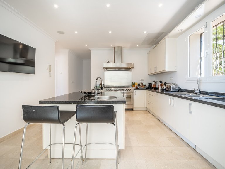 Villa for Sale in Istán, Malaga 23
