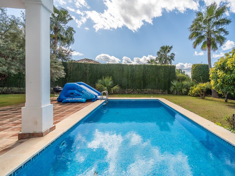 Villa for Sale in Istán, Malaga 27