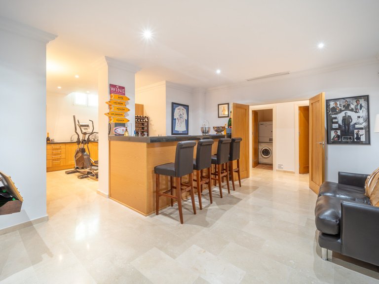 Villa for Sale in Istán, Malaga 31