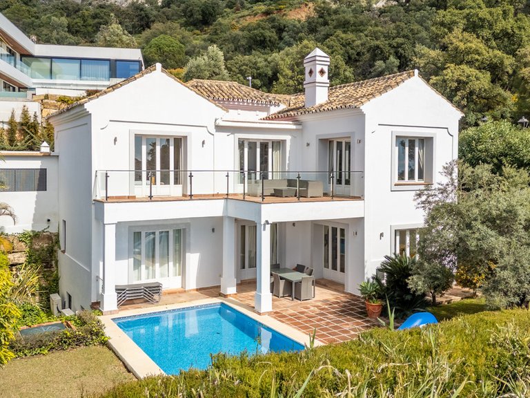 Villa for Sale in Istán, Malaga 36