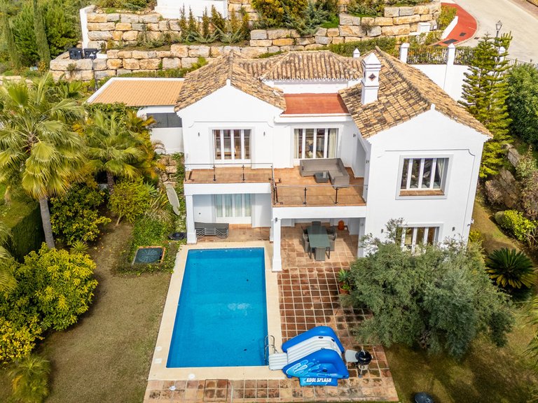 Villa for Sale in Istán, Malaga 37