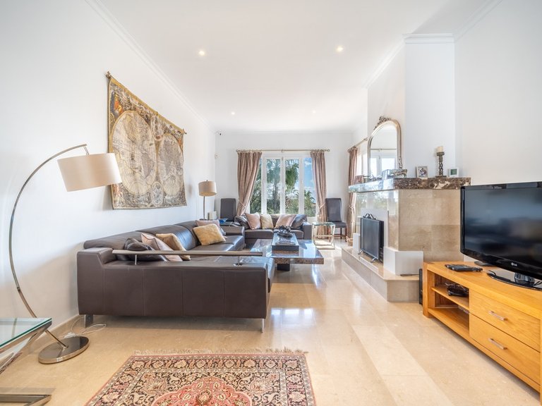 Villa for Sale in Istán, Malaga 4