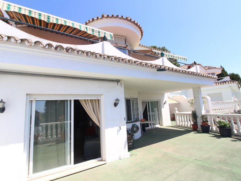 Villa for Sale in Nueva Andalucía, Malaga 1