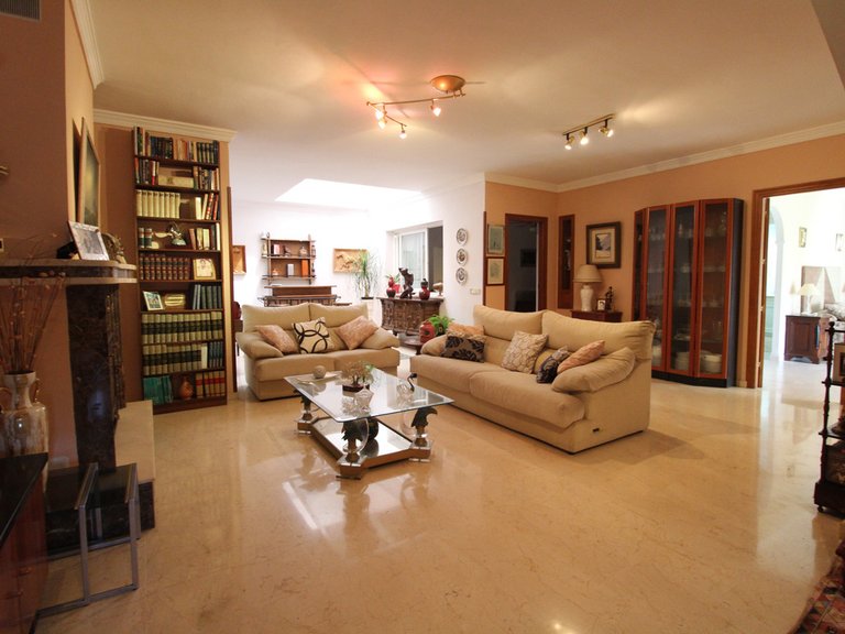 Villa for Sale in Nueva Andalucía, Malaga 15