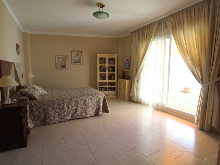 Villa for Sale in Nueva Andalucía, Malaga 17