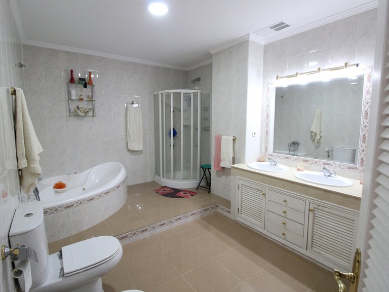 Villa for Sale in Nueva Andalucía, Malaga 18
