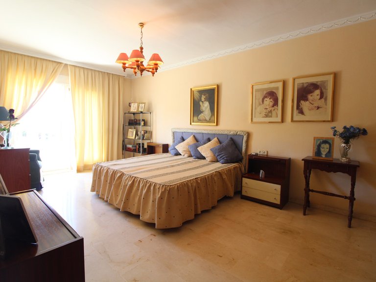 Villa for Sale in Nueva Andalucía, Malaga 20