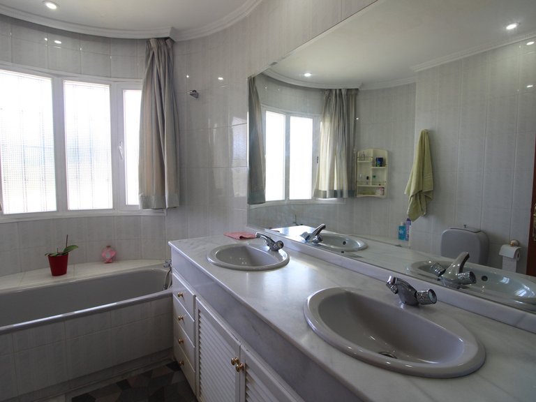 Villa for Sale in Nueva Andalucía, Malaga 21