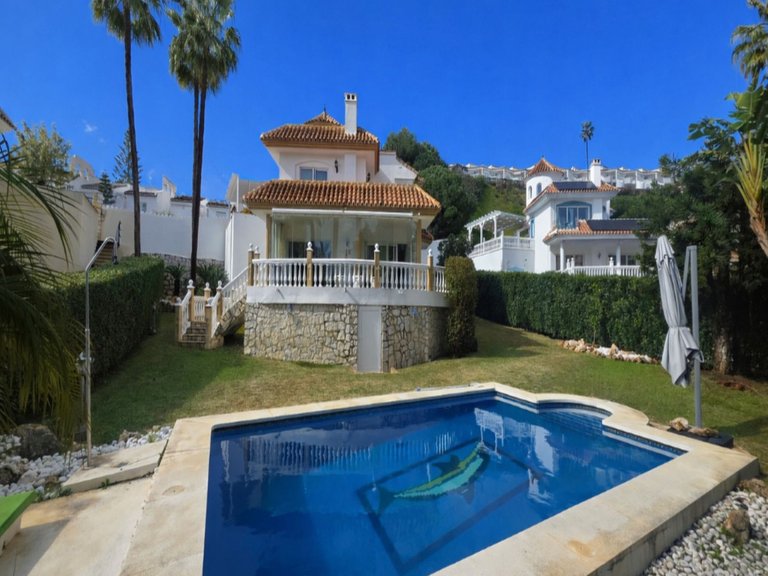 Villa for Sale in Calahonda, Malaga 1