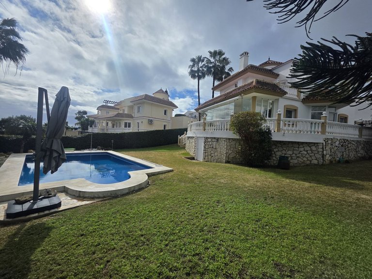 Villa for Sale in Calahonda, Malaga 11