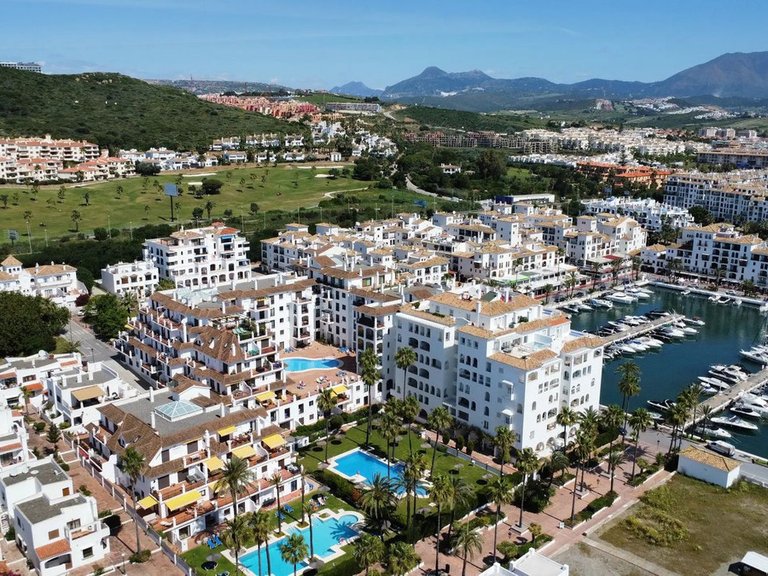 Apartment for Sale in La Duquesa, Malaga 14